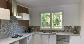 chambre dans une villa avec piscine